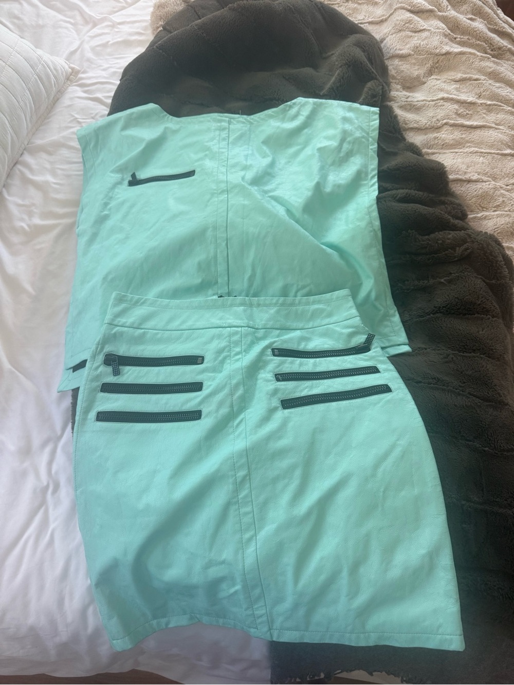 Kelly Wearstler Mint Green top and skirt matching set Black Zipper Accents